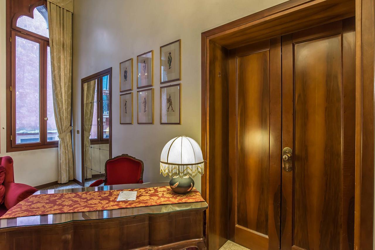 Hotel Piccola Fenice Venedig Exteriör bild